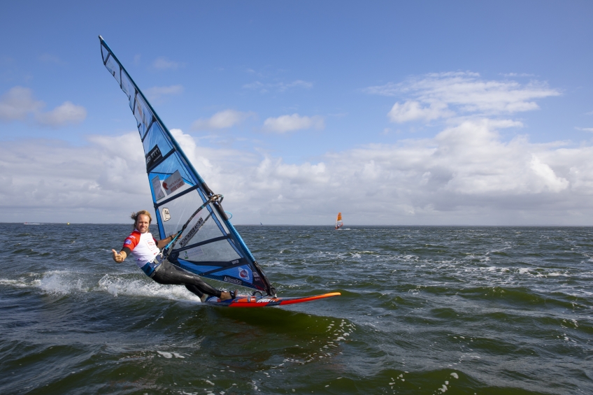 Malte Reuscher, l'uomo che vola sul mare.