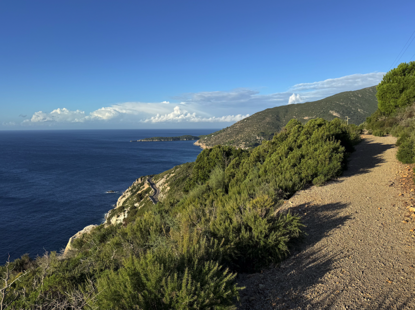 "Isola d'Elba", il profumo dell'isola che rifiorisce